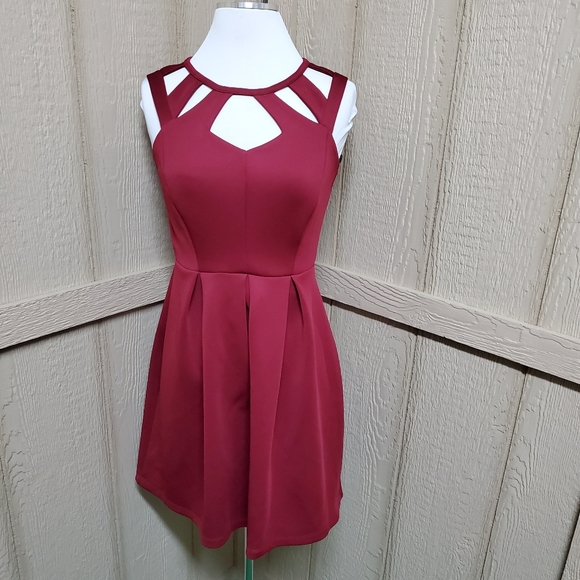 Sweet Storm Dresses & Skirts - Sweet Storm Junior Size S Sleeveless Red Dress Cut